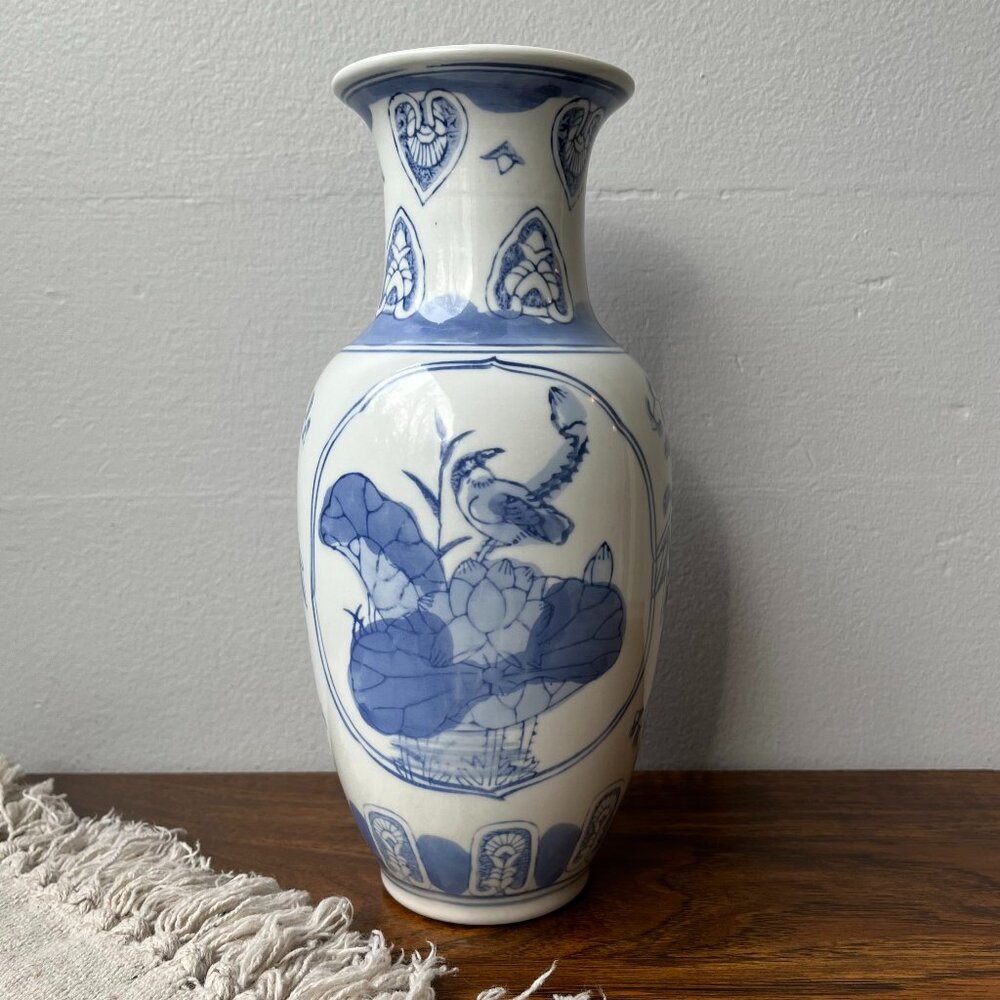 Chinese Porcelain Vase Bird Kingfisher Lotus White and Blue 10" Tall